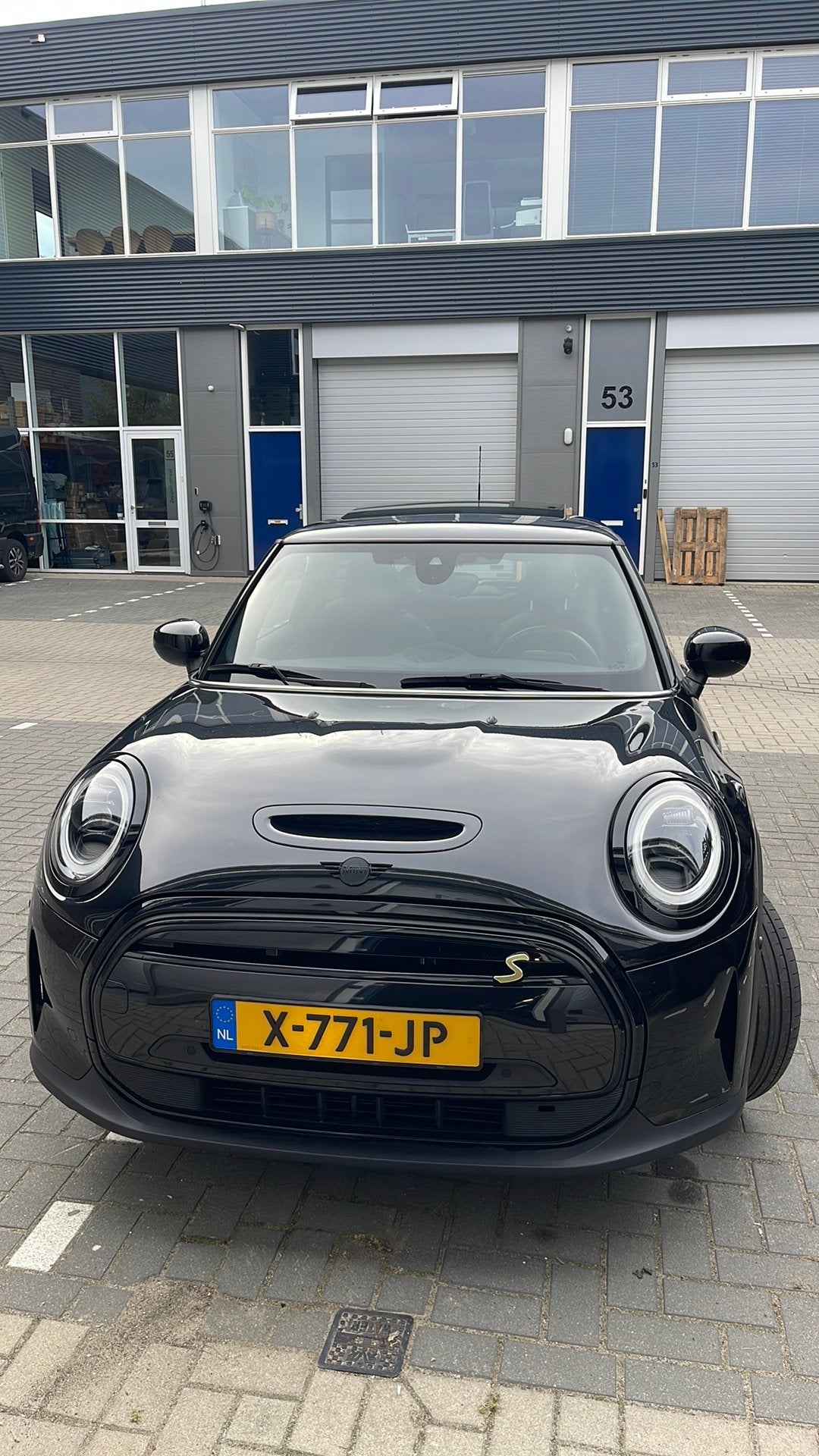 Mini 3-deurs (f56) Electric 184pk Aut 2023 Zwart, Auto's, 0 cilinders, 50 €/maand, 4 stoelen, Elektrisch