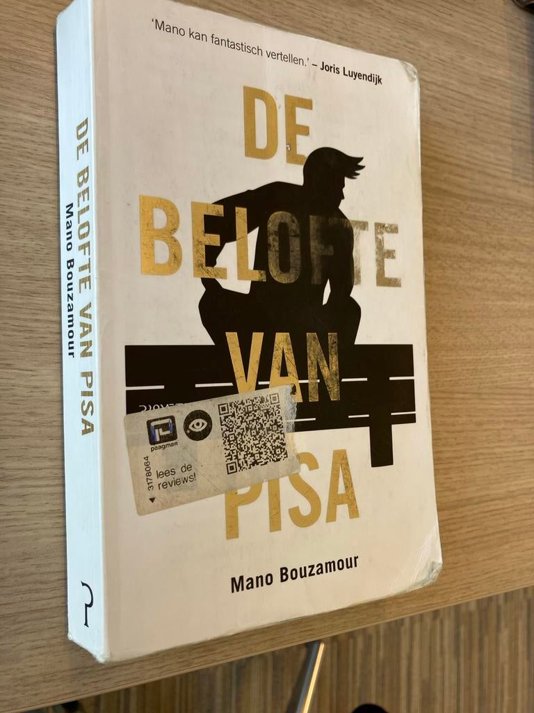 De belofte van Pisa - Mano Bouzamour, Boeken, Romans, Gelezen, Nederland, Ophalen of Verzenden