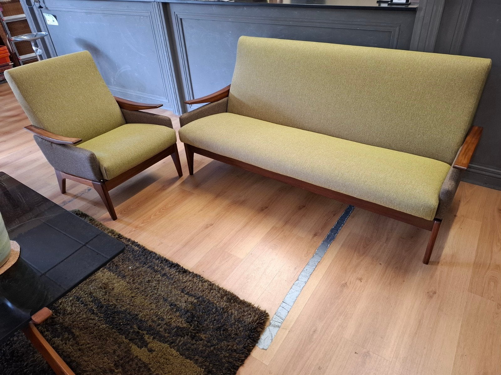Vintage bank en fauteuil opnieuw bekleed mid century design, Ophalen, Vintage mid century design jaren 60 70, 75 tot 100 cm, Zo goed als nieuw