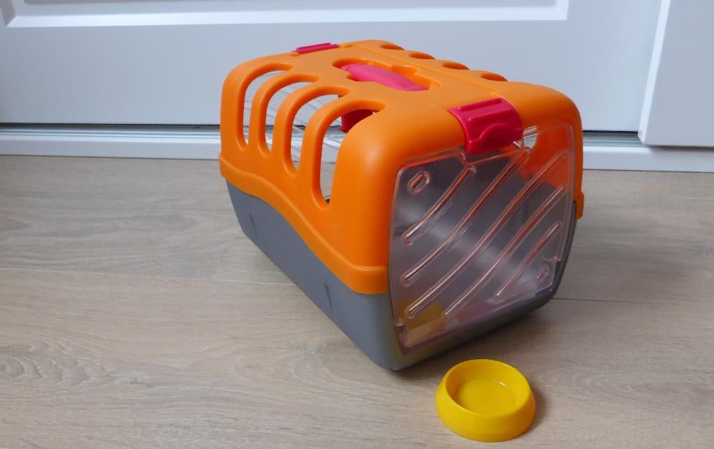 Dieren transportbox + voerbakje, Simba ZGAN "speelgoed", Oranje, Overige merken, Overige karakters, Zo goed als nieuw