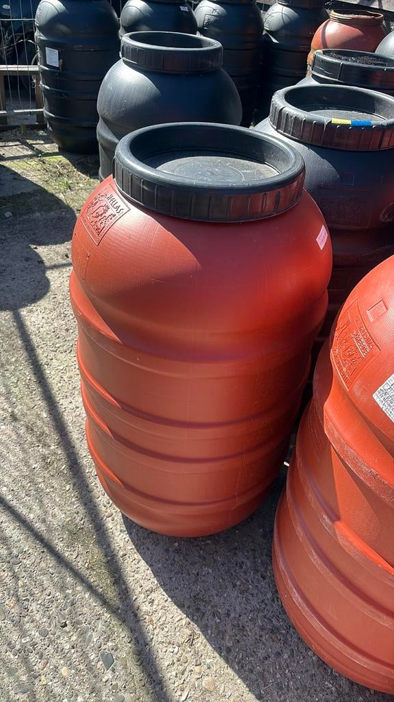Regentonnen barrels vaten watervat met of zonder kraan va€10, Tuin en Terras, Regentonnen, Ophalen, Kunststof, Gebruikt, Met kraantje