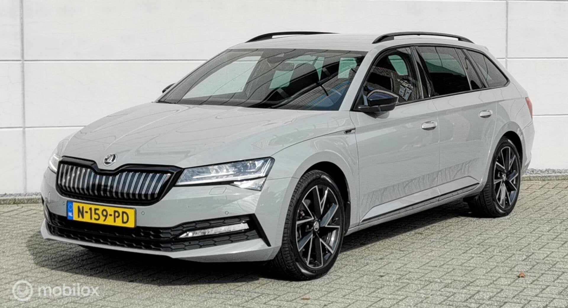 SKODA SUPERB COMBI 1.4 TSI iV SPORTLINE /225PK/DSG/ACC/360/, Auto's, 4 cilinders, Hybride Elektrisch/Benzine, 1600 kg, 102 €/maand