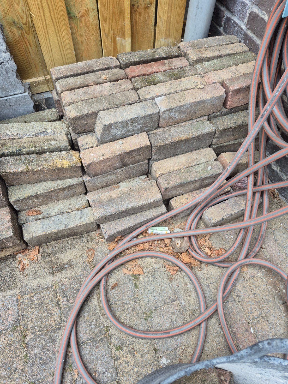 Gratis gebruikte klinkers voor tuin of oprit, Gebruikt, Klinkers, Beton, 5 tot 10 m²