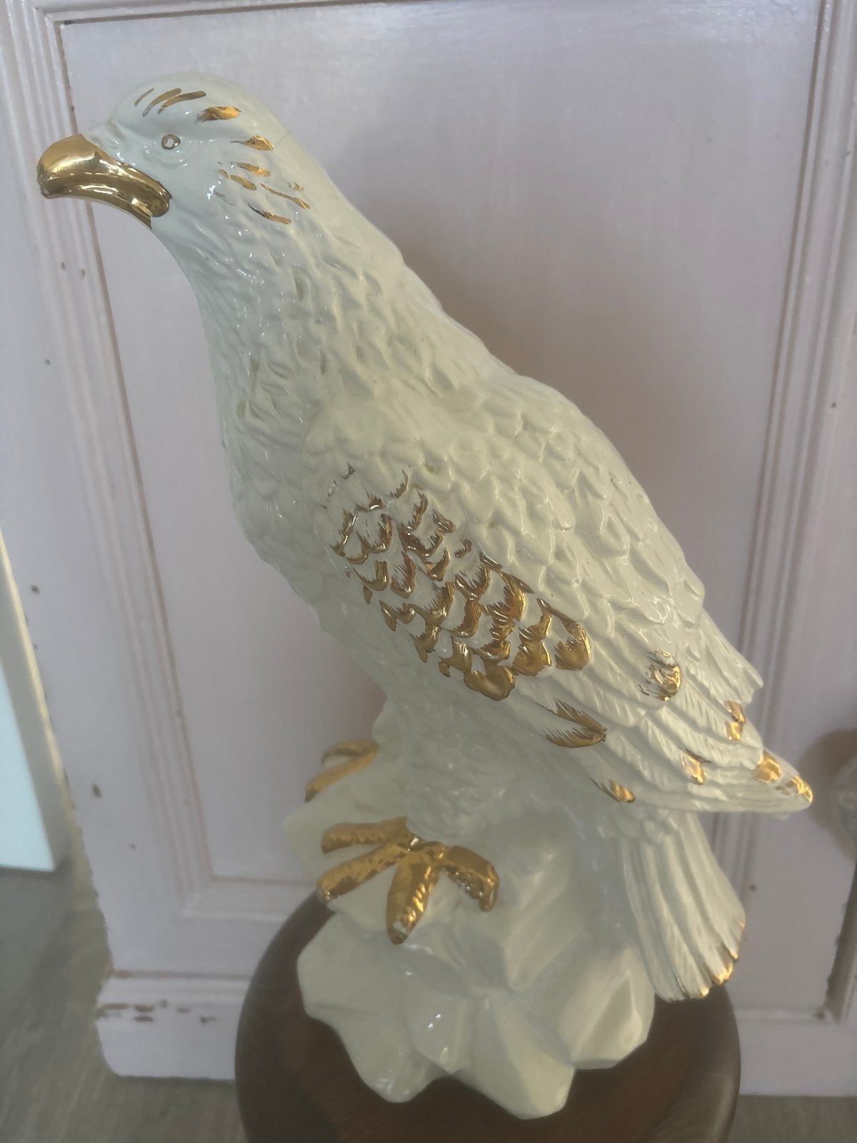 Vintage beeld van een adelaar - wit met goudkleurige accent, Ophalen of Verzenden