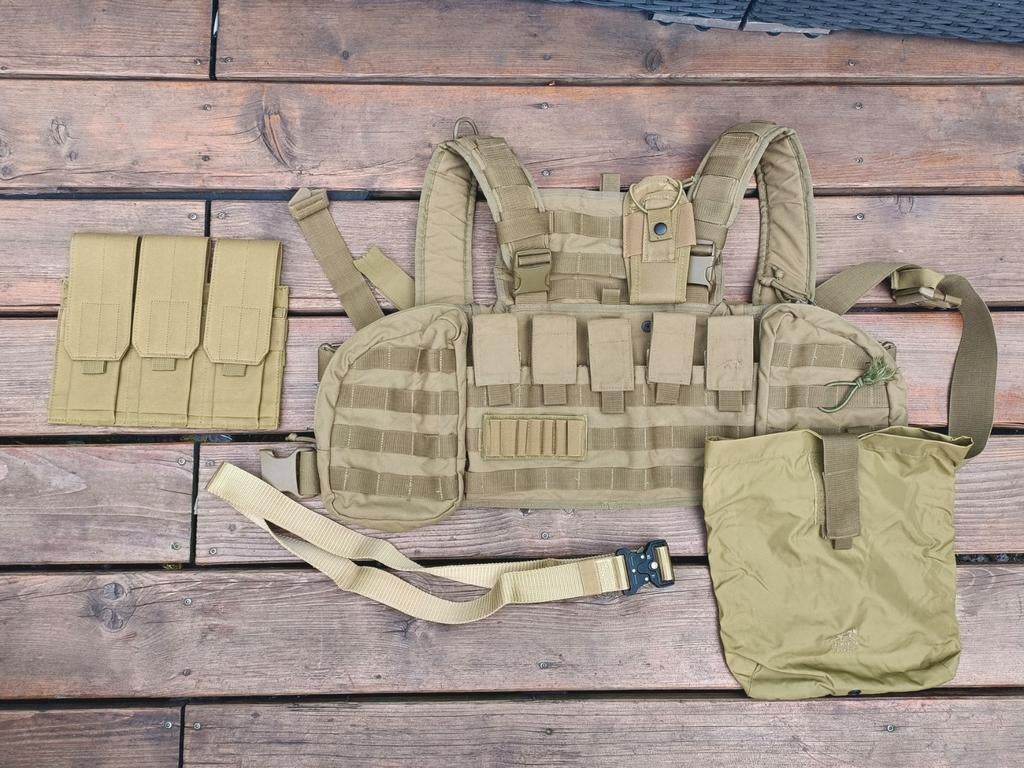 Tasmanian Tiger Chest Rig met Dump Pouch en Accessoires, Verzamelen, Militaria | Algemeen, Ophalen of Verzenden, Landmacht, Nederland