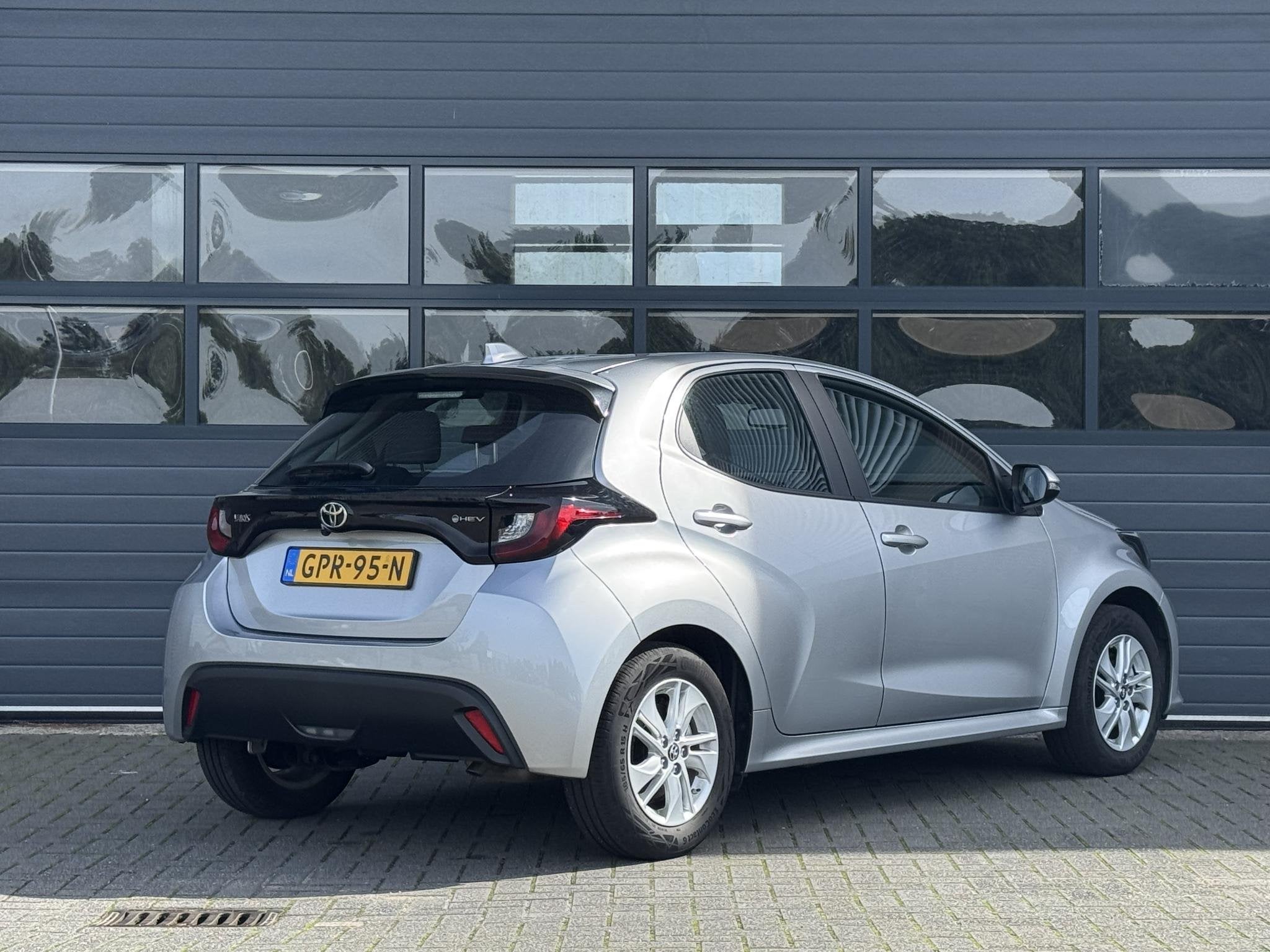 TOYOTA YARIS 1.5 HYBRID 115 ACTIVE I AUTOMAAT I APPLE CARPLA, Auto's, Gebruikt, Met garantie (alle), Bedrijf, Hybride Elektrisch/Benzine