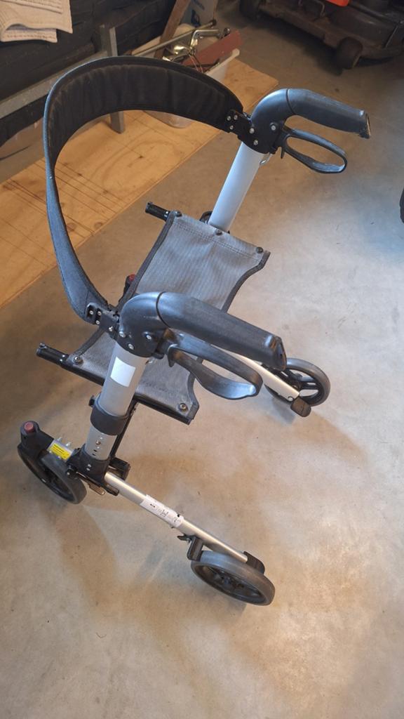 Zeer nette rollator weinig gebruikt, Ophalen
