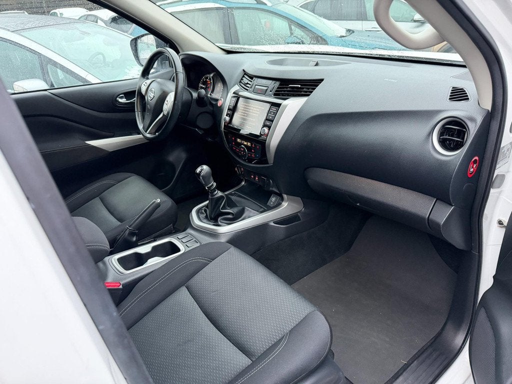 Nissan Navara 2.3 dCi N-Connecta King Cab NAVI|CAM|Cruis|NAP, Auto's, Nissan, Stof, Gebruikt, 4 cilinders, Bedrijf