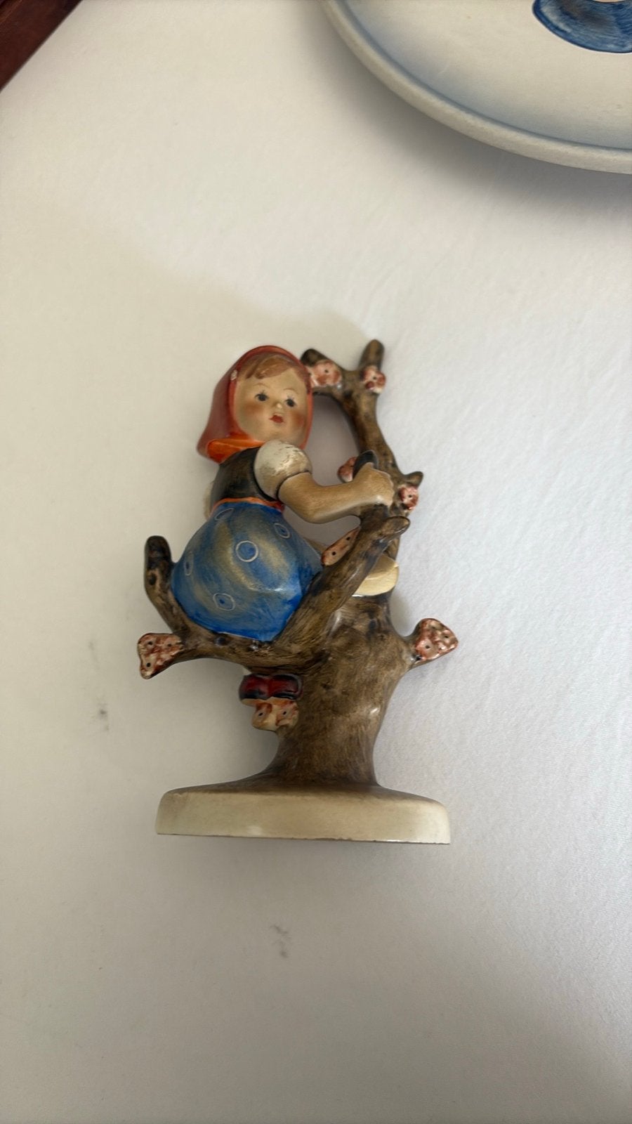 Vintage Hummel beeldje: Meisje in boom, 1955, Ophalen, Gebruikt, Hummel