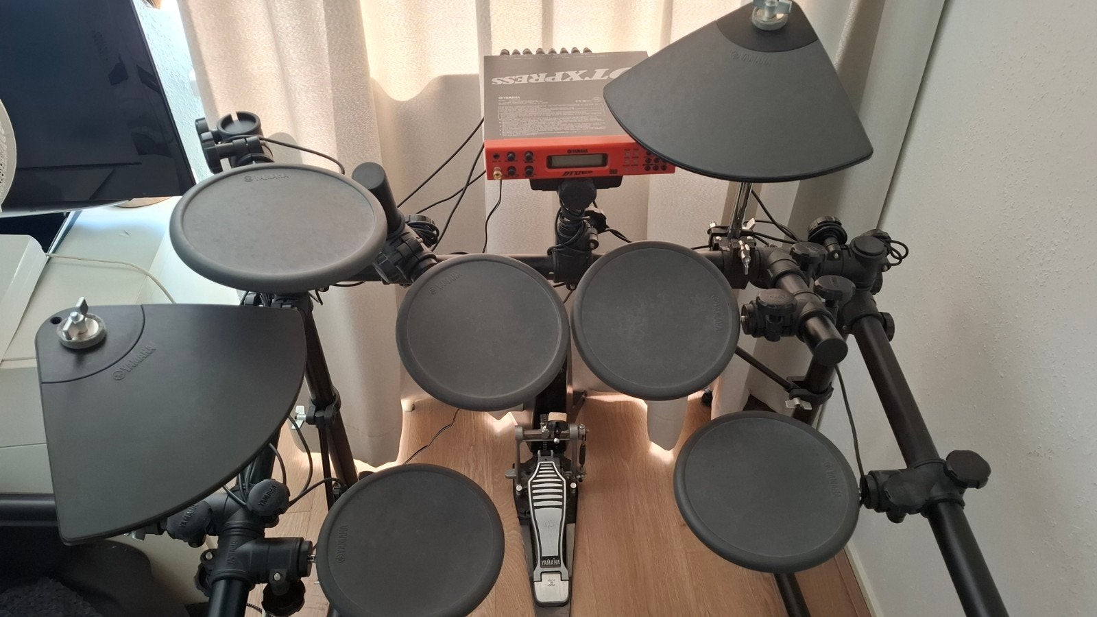 Elektrisch drumstel Yamaha DTXpress met drumkruk, Muziek en Instrumenten, Drumstellen en Slagwerk, Ophalen, Zo goed als nieuw