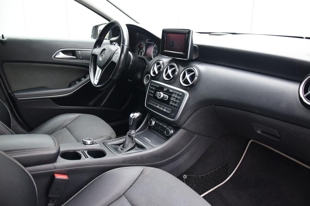 Mercedes-Benz A-Klasse 180 Edition Navigatie Style-Licht/zic, Auto's, Mercedes-Benz, Voorwielaandrijving, Gebruikt, 4 cilinders