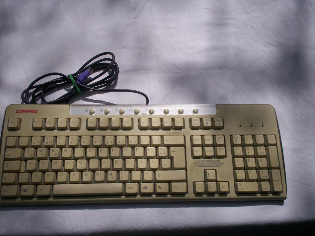 Compaq KB0133 toetsenbord Tastatur qwertz PS/2, Computers en Software, Toetsenborden, Ophalen of Verzenden, Overige indelingen