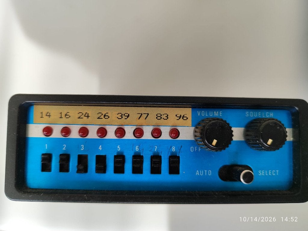 Kristal scanner senfor081 en 12 volt voeding, Ophalen of Verzenden, Gebruikt, Minder dan 30 kanalen, Draagbaar