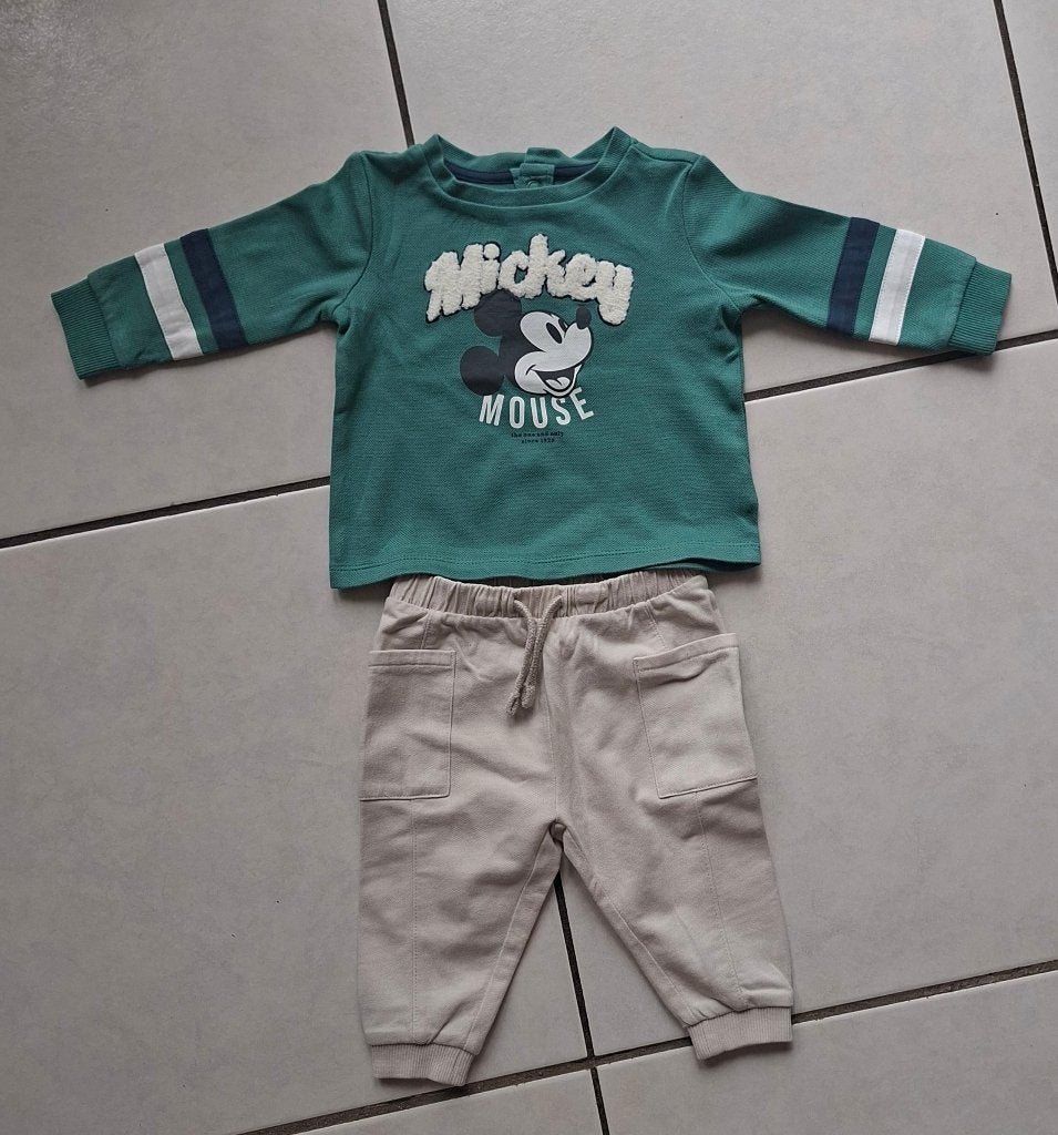 Maat 68- C & A- 2 delig set- Mickey Mouse trui  beige broek, Ophalen of Verzenden, Gebruikt, C&A, Jongetje