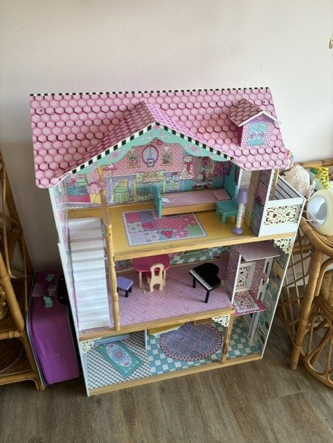 Angels and Bandits houten poppenhuis met meubels, Ophalen, Zo goed als nieuw, Poppenhuis
