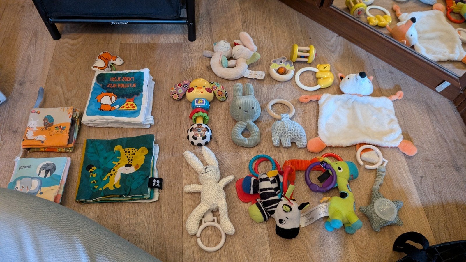 Baby knuffels, speeltjes, boekjes, alles in 1 keer meenemen, Kinderen en Baby's, Ophalen