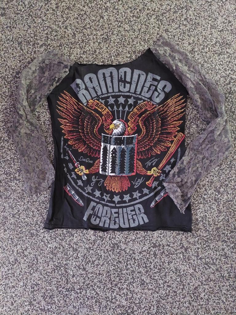 Ramones top met kanten mouwen - maat S/M nieuw, Kleding | Dames, Maat 38/40 (M), Nieuw, Ophalen of Verzenden, Lange mouw