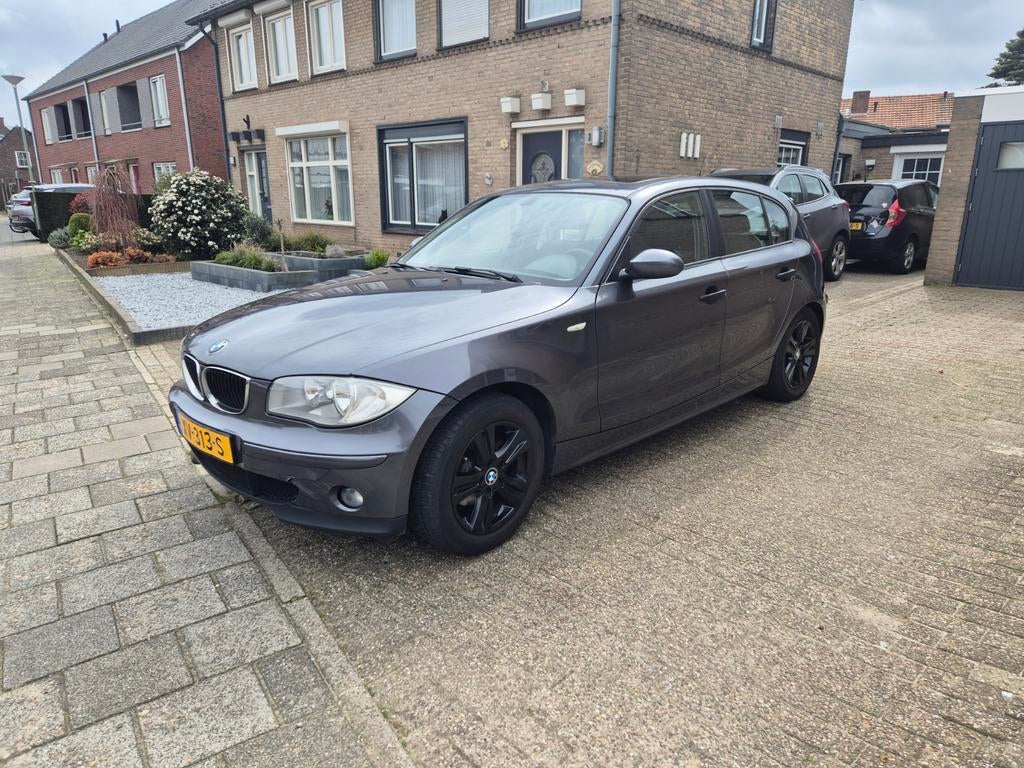 BMW 1-Serie 1.6 116I 2007 Grijs, 1596 cc, 4 cilinders, 635 kg, 1200 kg
