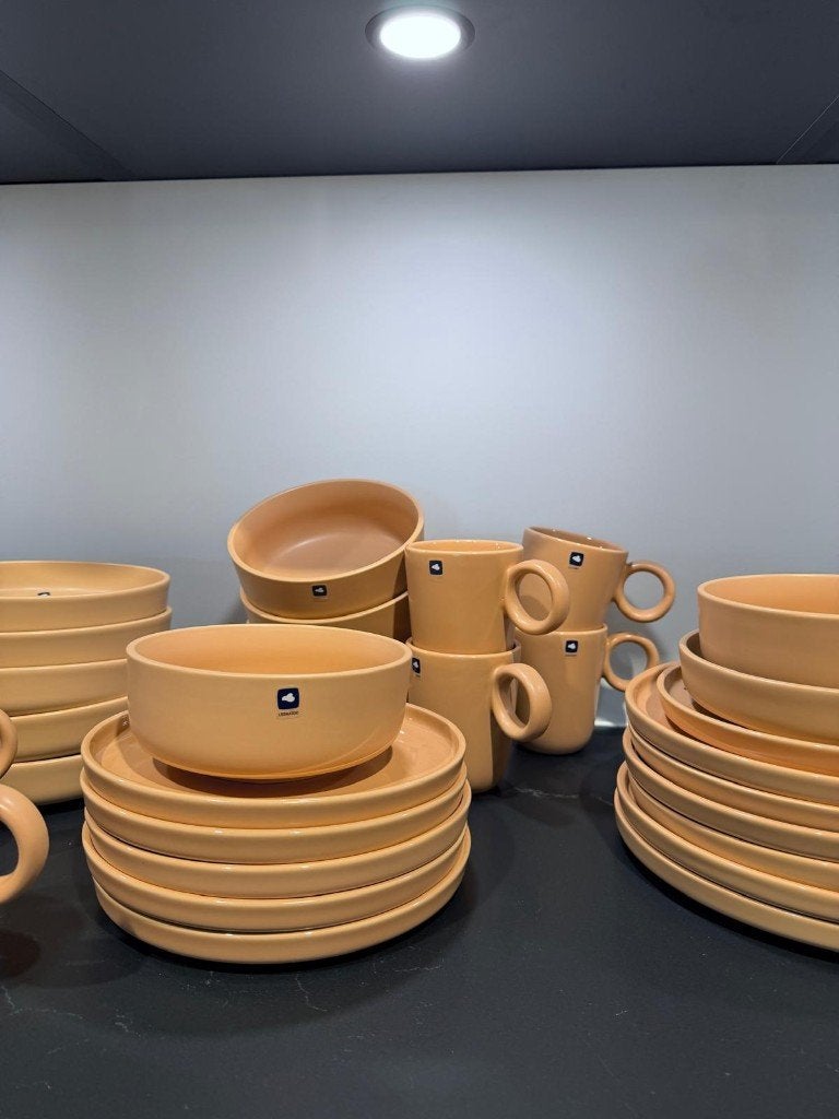 Leonardo ROMA servies in de kleur Apricot, Huis en Inrichting, Keuken | Servies, Nieuw, Compleet servies, Aardewerk, Ophalen
