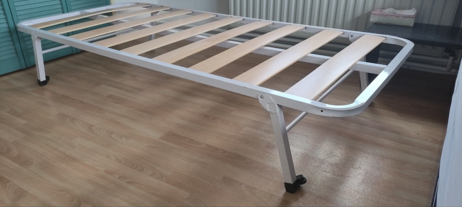 Praktisch onderschuifbed met lattenbodem, Huis en Inrichting, Slaapkamer | Bedden, Ophalen, Modern en functioneel, Gebruikt, 90 cm