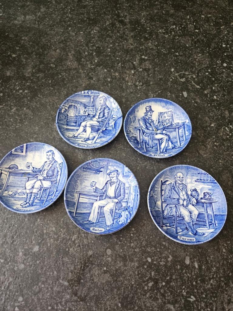 5 Kleine Schotels 11,5 cm. Old Chelsea en Wedgwood., Ophalen of Verzenden