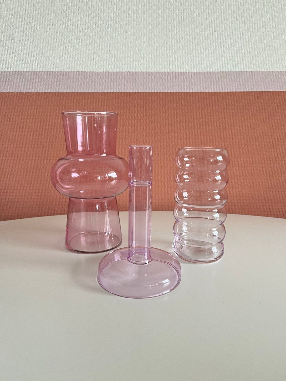 Lila Woonaccessoires: Vaas, Geribbelde Vaas & Kandelaar, Met patroon/structuur, Paars, Ophalen of Verzenden, Glas