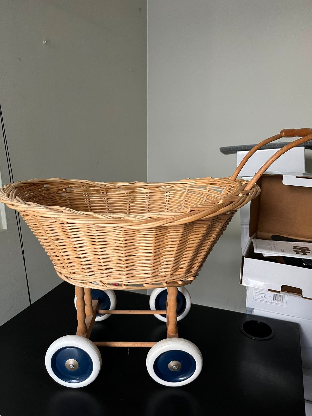 Vintage rieten poppenwagen in top staat, Ophalen