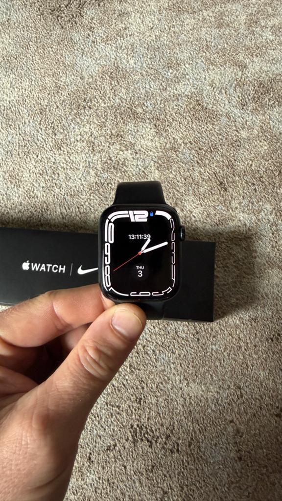 Apple Watch Series 7 Nike 45mm Midnight Aluminium, Sieraden, Tassen en Uiterlijk, Smartwatches, Afstand, Zwart, IOS, Ophalen of Verzenden