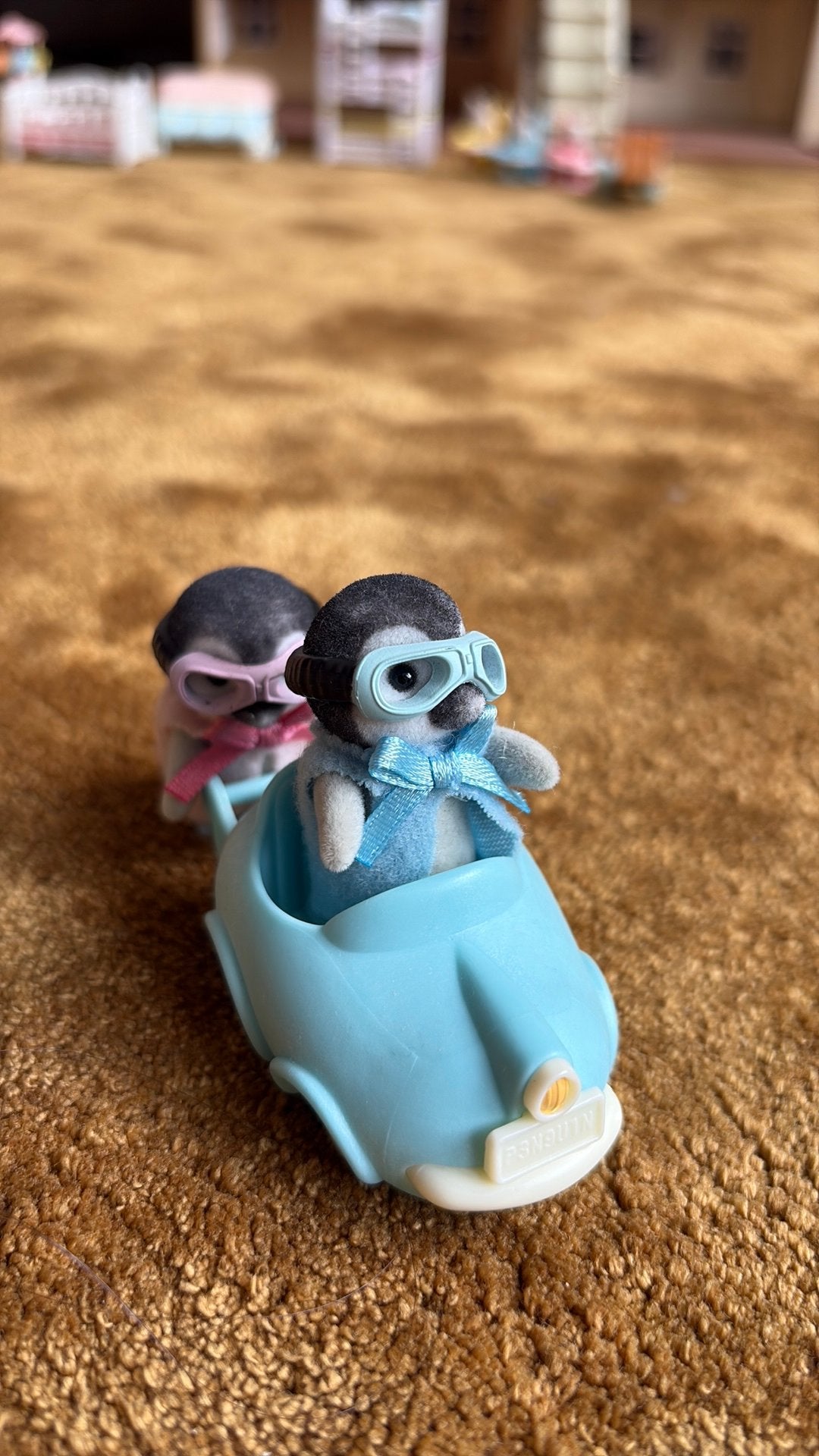 Sylvanian Families Pinguïn Baby's met Autotje, Kinderen en Baby's, Speelgoed | Overig, Ophalen of Verzenden, Zo goed als nieuw