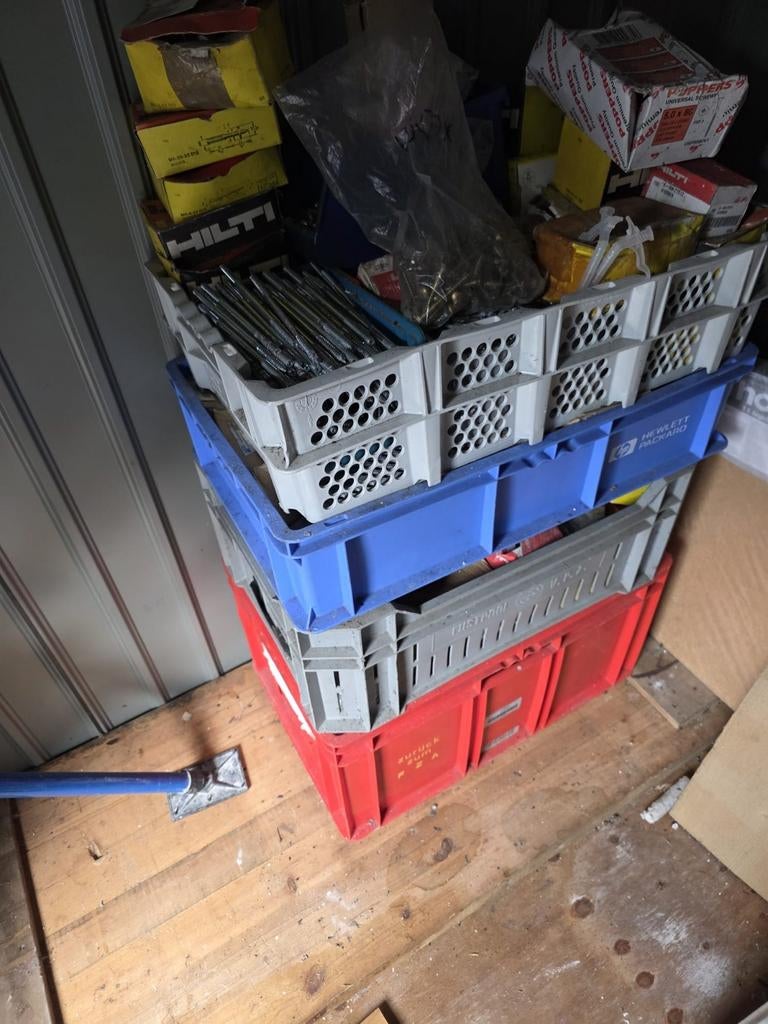 Diverse schroeven en pluggen - Grote partij, Ophalen, Gebruikt, 100 tot 250 mm, Schroeven