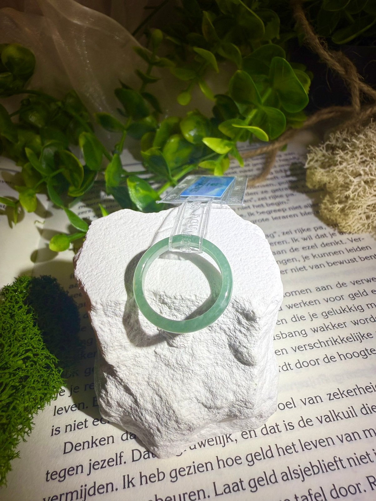 Natural Icy Jadeite Jade Traditional Ring with certificate, Ophalen of Verzenden, Zo goed als nieuw