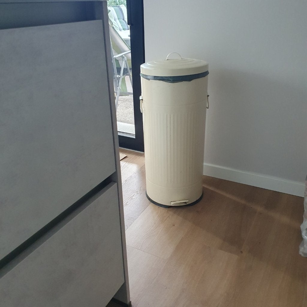 Crème-kleurige pedaalemmer, 30L, 67cm hoog, Ophalen, 50 – 75, Met pedaal, Metaal