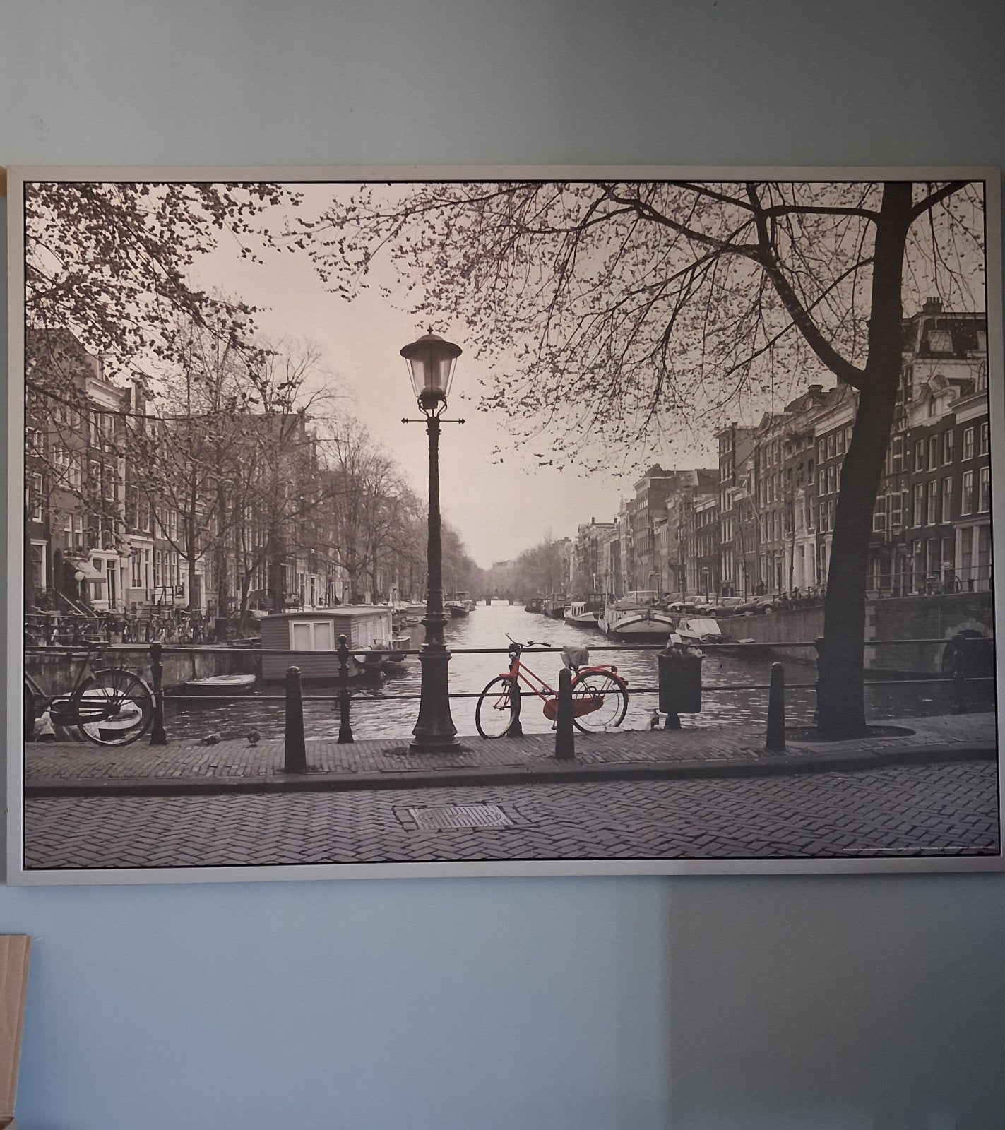 Amsterdam Gracht met Rode Fiets Canvas Schilderij, Ophalen of Verzenden, Zo goed als nieuw, Schilderij, 100 tot 125 cm