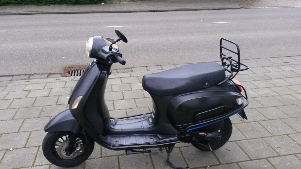 vespa btc riva 2022, 5000km,, inruil mogelijk, Fietsen en Brommers, Overige modellen, Ophalen of Verzenden, Zo goed als nieuw