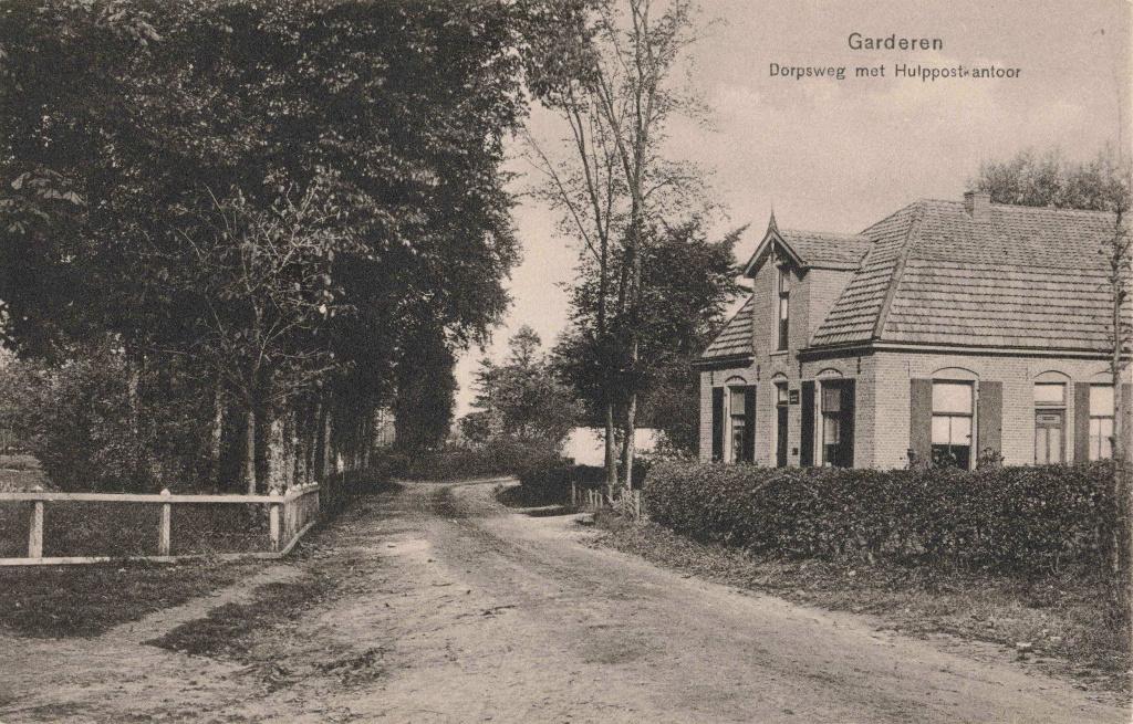Garderen Dorpsweg met Hulppostkantoor B3338, Ophalen, Voor 1920, Ongelopen, Gelderland
