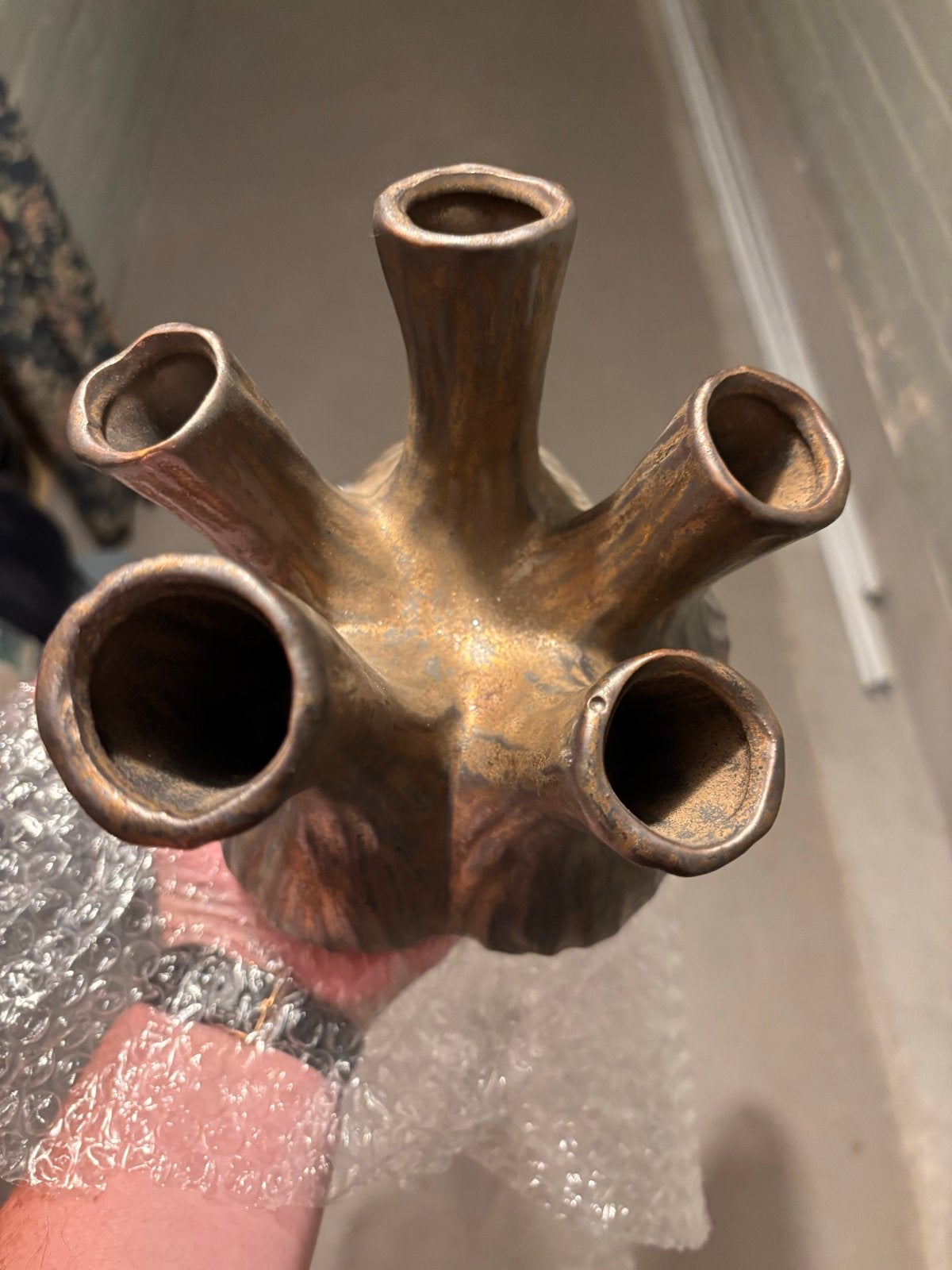 Unieke bronzen tulpenvaas met 5 openingen, Huis en Inrichting, Woonaccessoires | Vazen, Overige kleuren, Met patroon/structuur