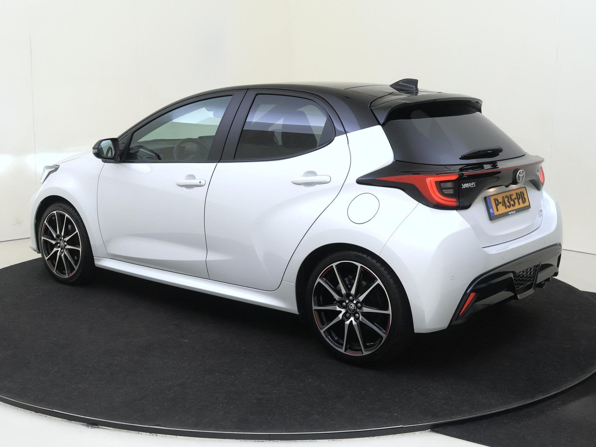 Toyota Yaris 1.5 Hybrid GR Sport | Navigatie | Panoramadak |, Auto's, Toyota, 450 kg, Gebruikt, Euro 6, Bedrijf