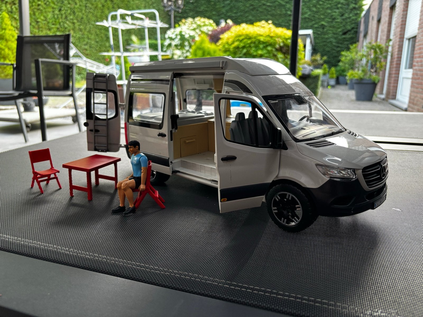 Bruder Sprinter Camper Speelgoedset met Accessoires, Ophalen of Verzenden, Zo goed als nieuw