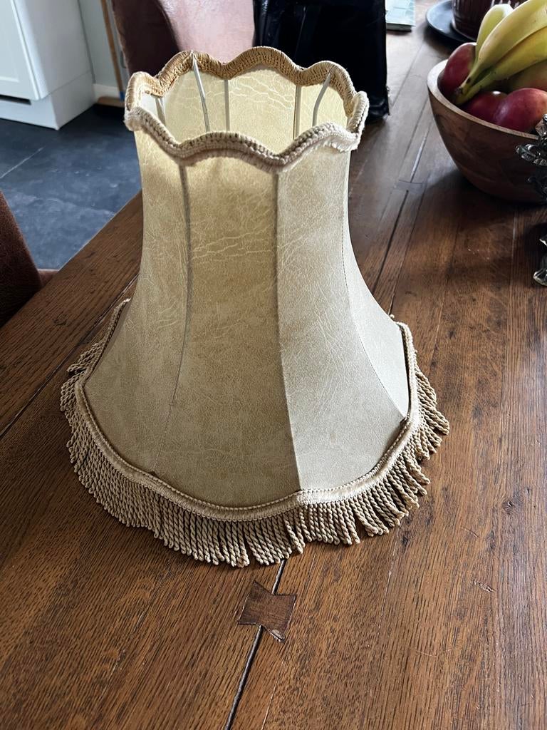 Vintage lampenkap met franjes - Beige/creme, 25 tot 50 cm, Ophalen of Verzenden, Zo goed als nieuw, Crème