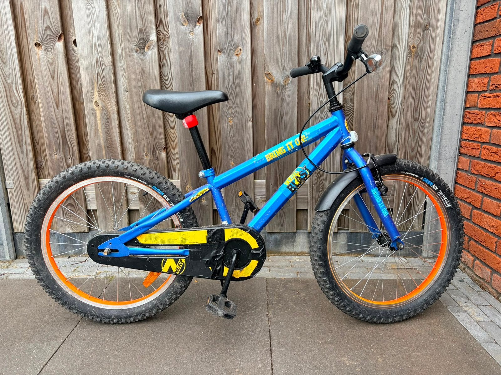 Kinderfiets 20 inch - Blauw met oranje accenten, Fietsen en Brommers, Fietsen | Kinderfietsjes, Ophalen, Gebruikt, Velgrem, 20 inch of meer