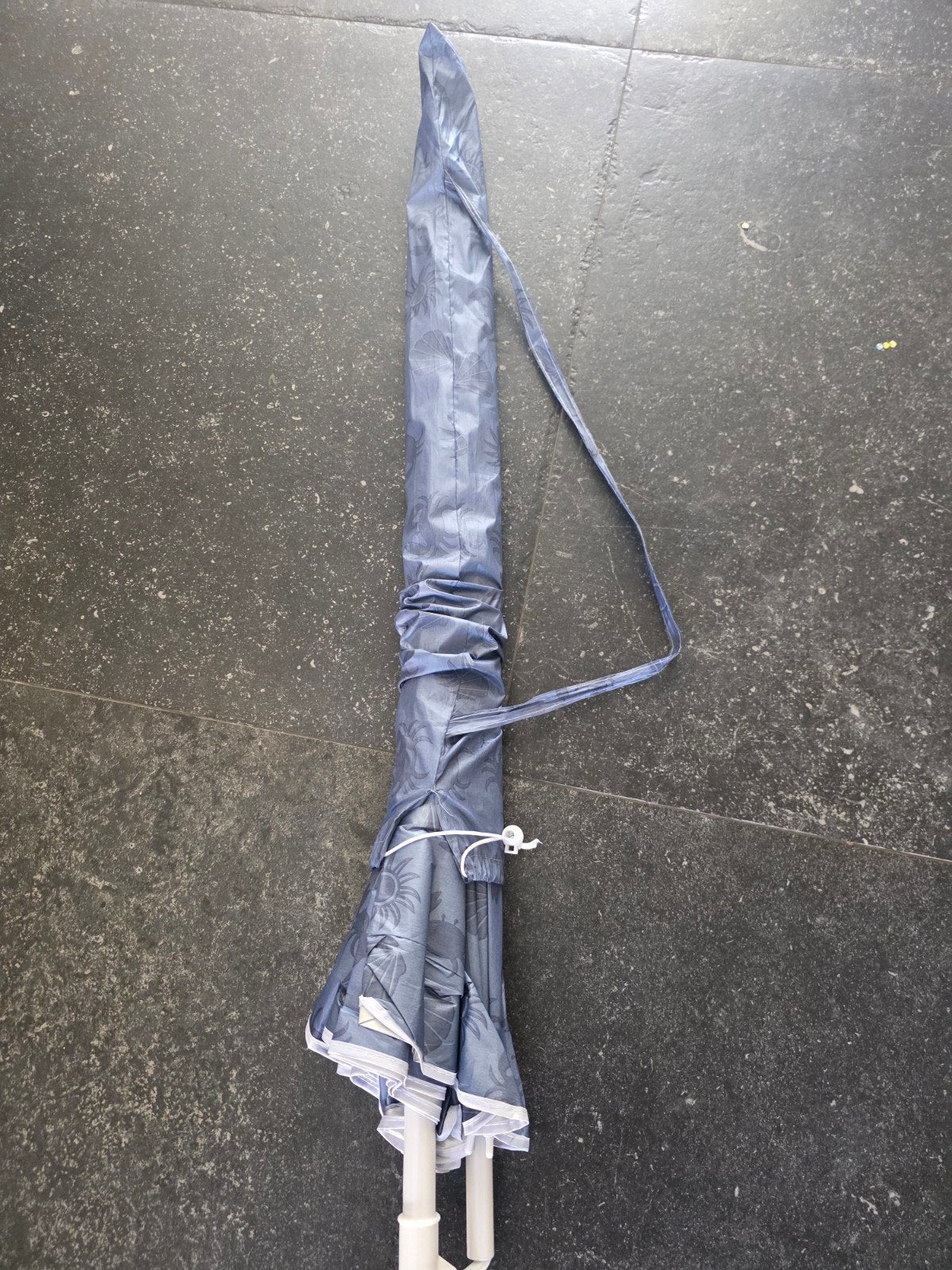 Handige strandparasol - Ideaal voor een dagje strand, Ophalen of Verzenden