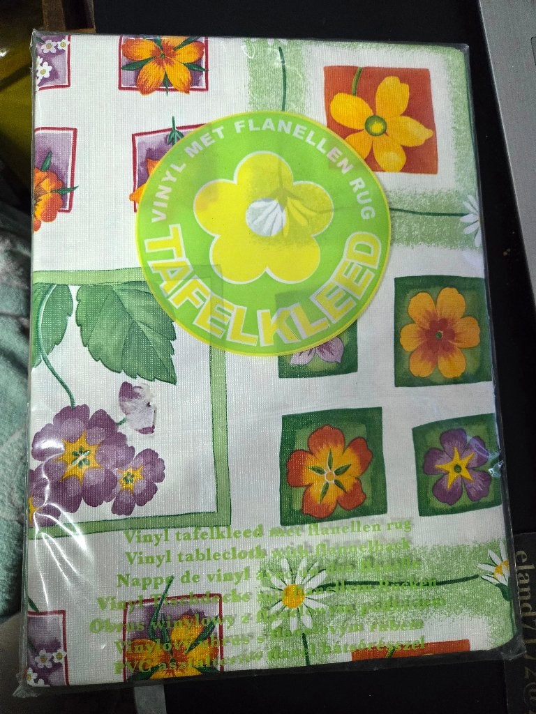 Vinyl tafelkleed met een flanellen rug  132x178cm Nieuw, Ophalen, Nieuw, Rechthoek, Binnen