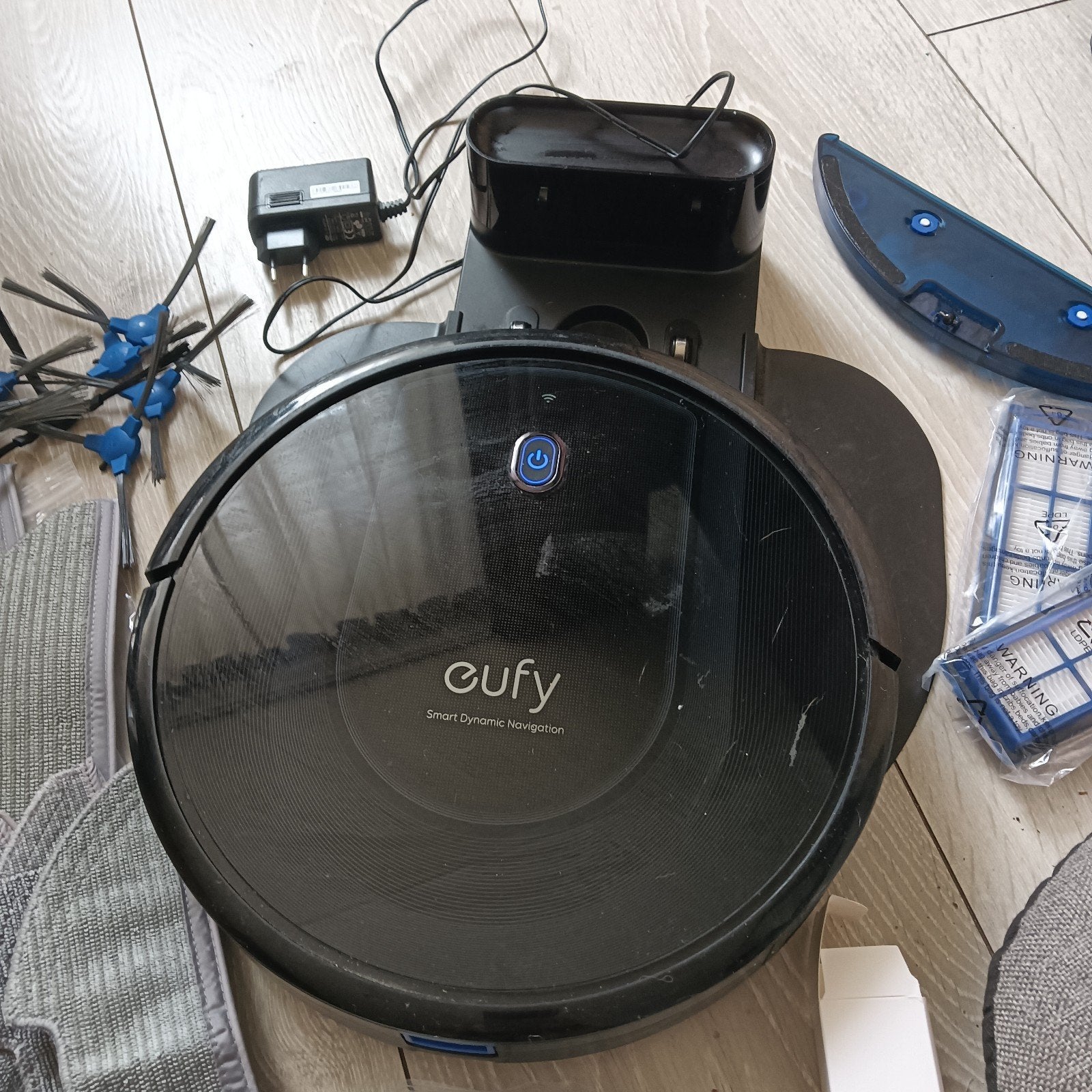 Eufy RoboVac G10 Hybrid 2-in-1 robotstofzuiger, Witgoed en Apparatuur, Stofzuigers, Ophalen, Robotstofzuiger