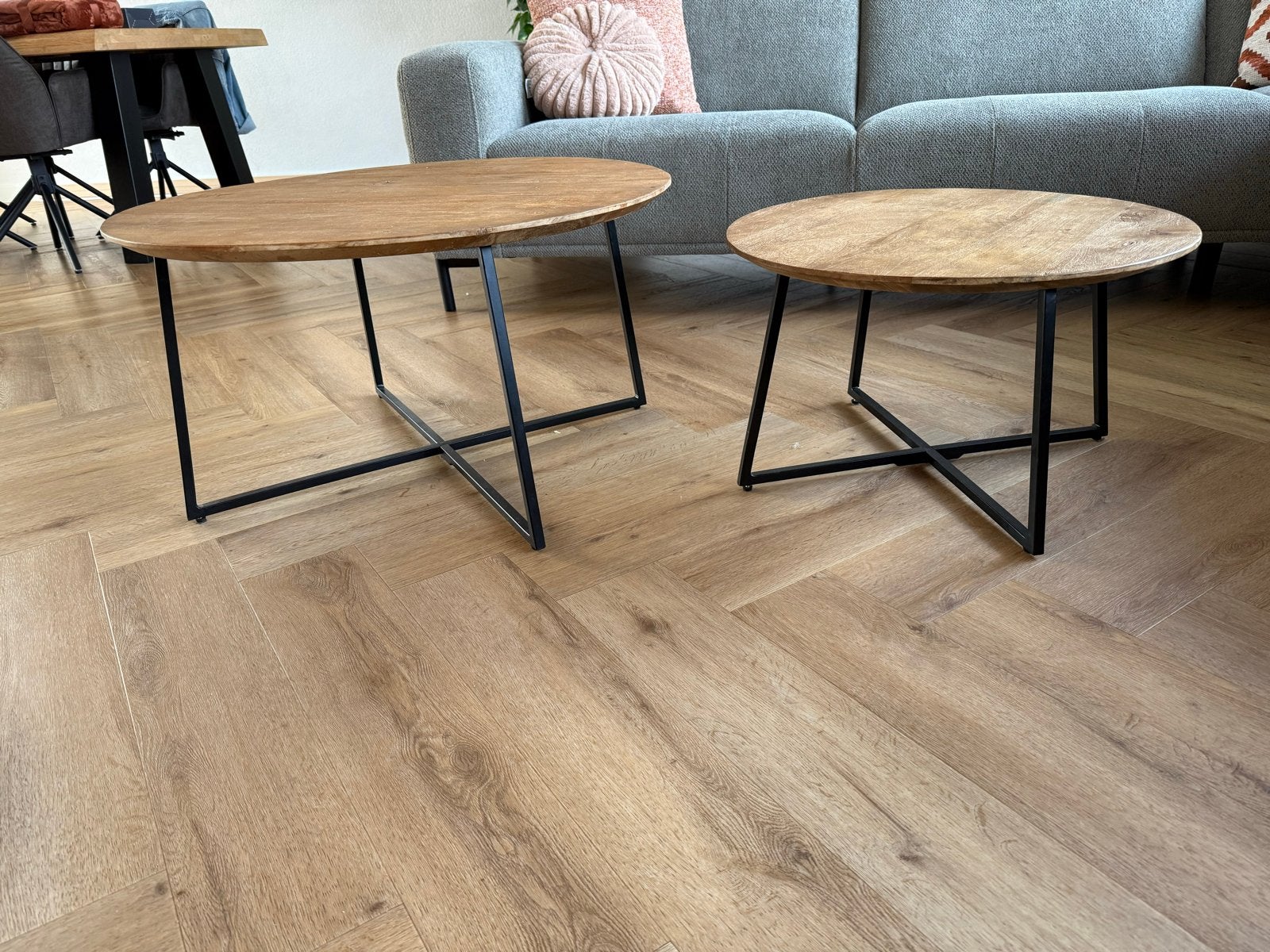 Set van 2 ronde salontafels, hout met metalen onderstel, Ophalen, Gebruikt, Rond, 50 tot 100 cm