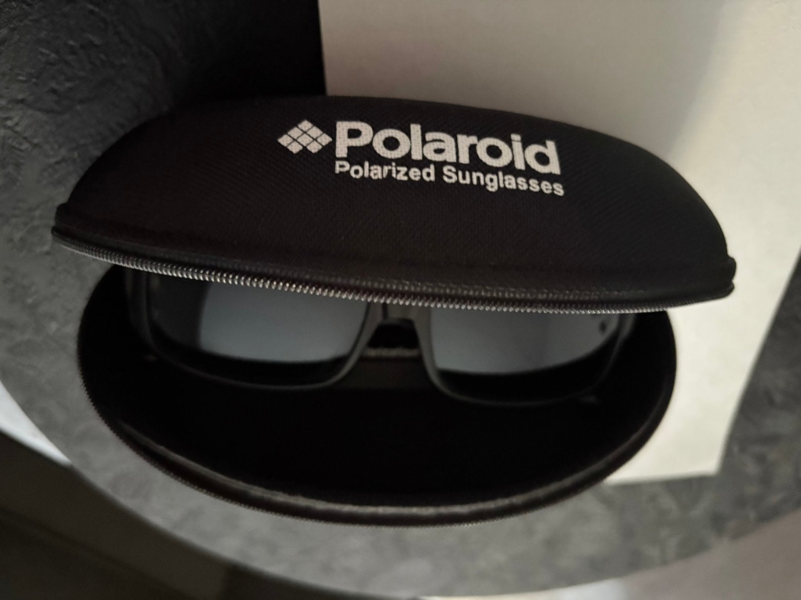 Polaroid overzet zonnebril zwart zgan, Ophalen, Zo goed als nieuw, Zwart, Overige merken