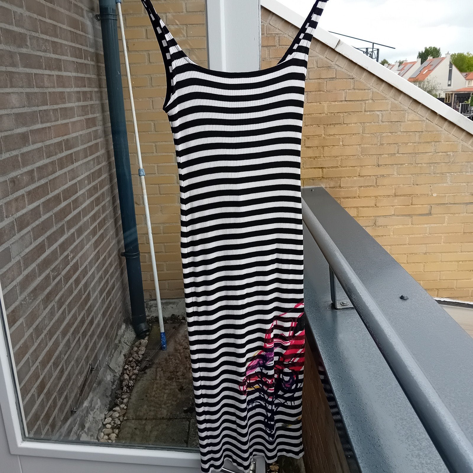 Desigual gestreepte jurk met bloemenprint, Kleding | Dames, Maat 38/40 (M), Zwart, Ophalen of Verzenden, Zo goed als nieuw