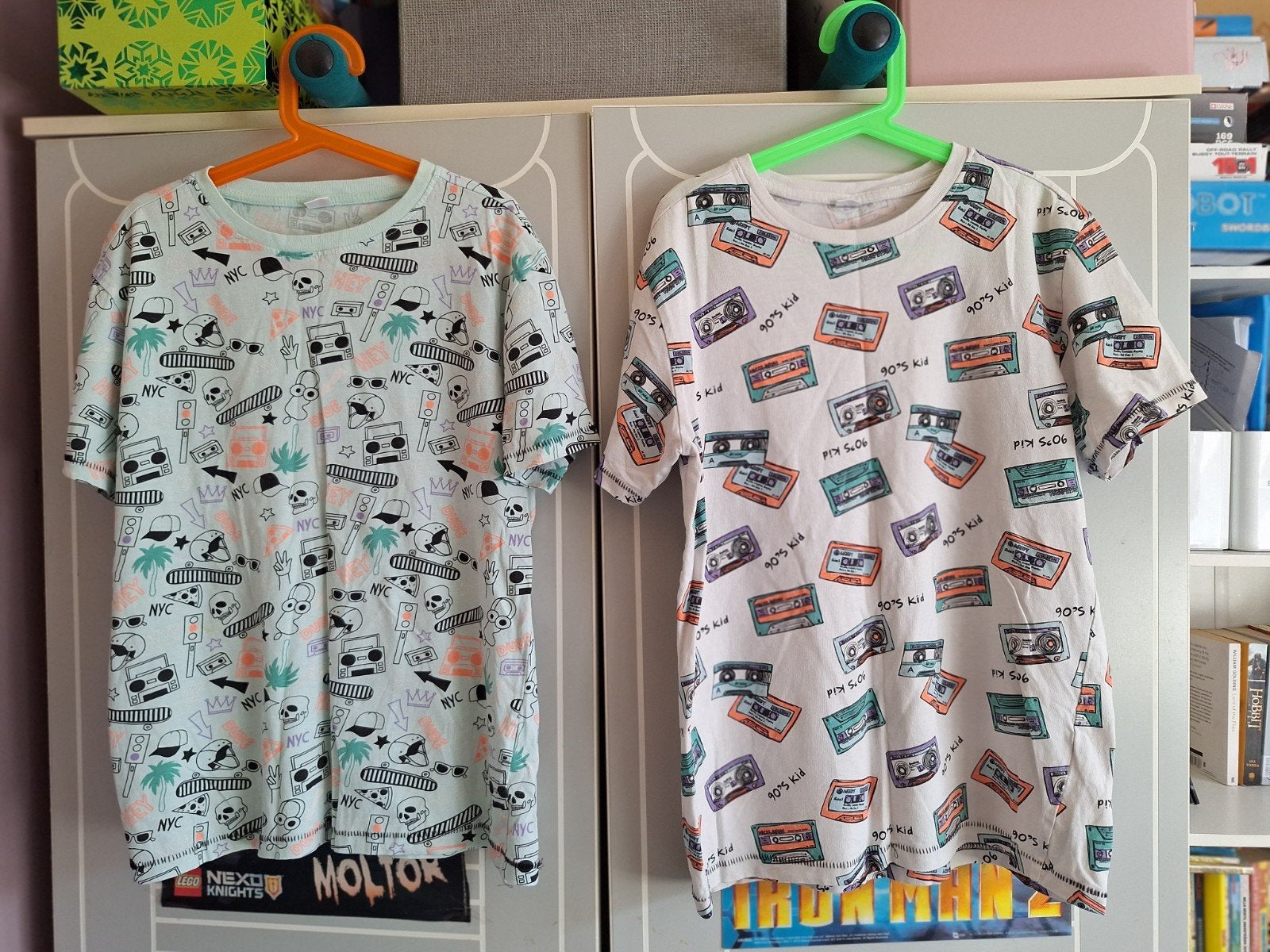 2 kleurrijke retro shirtjes mt 158/164, Kinderen en Baby's, Kinderkleding | Maat 158, Zeeman, Gebruikt, Ophalen of Verzenden, Shirt of Longsleeve