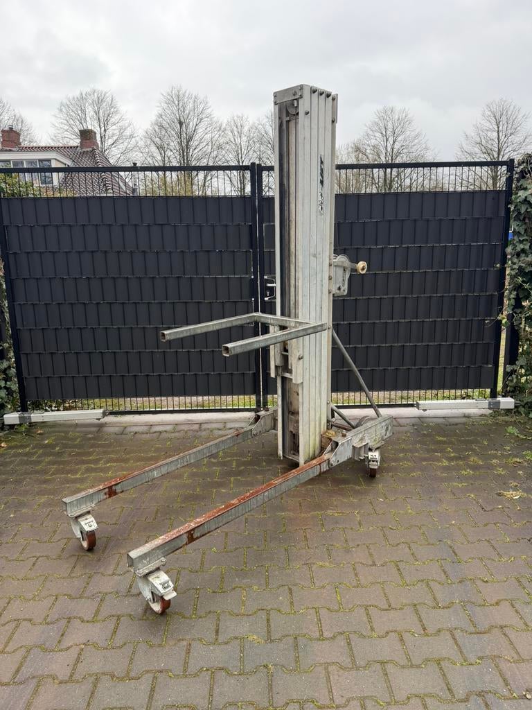 Alp-lift 7.10m montagelift/kanaallift, Zakelijke goederen, Machines en Bouw | Liften, Steigers en Ladders, Ophalen