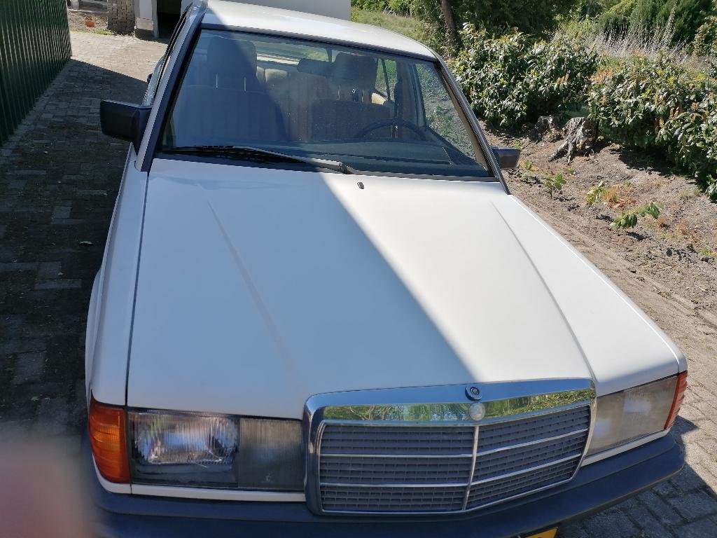 Mercedes-Benz 190-Serie 2.0 1983 Wit, Auto's, Mercedes-Benz, Beige, 4 cilinders, 1095 kg, Wit