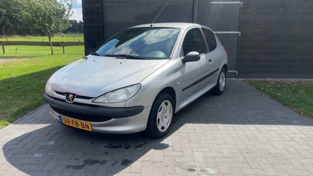 Peugeot 206 1.4 3D AUT 2000 Grijs, Particulier, 1100 kg, Zilver of Grijs, 955 kg